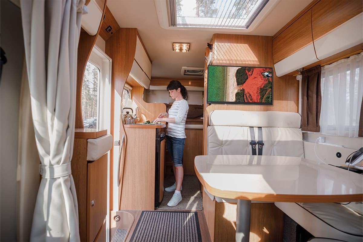 Kogan 24" Smart TV LED Google TV 12V HD AI TV KAL24R98TA R98T